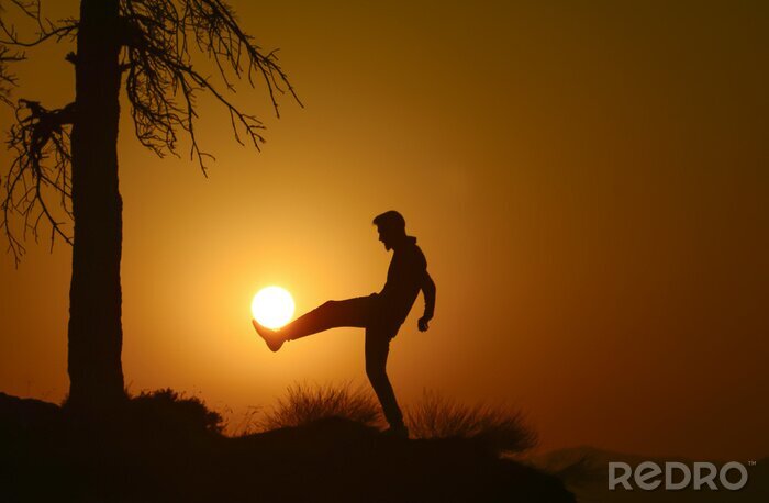 Bild Fußball beim Sonnenuntergang