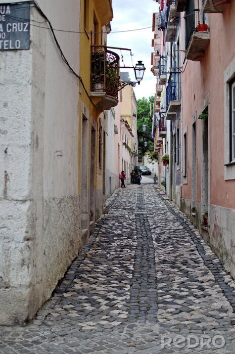 Bild Gasse in Stadtviertel von Lissabon