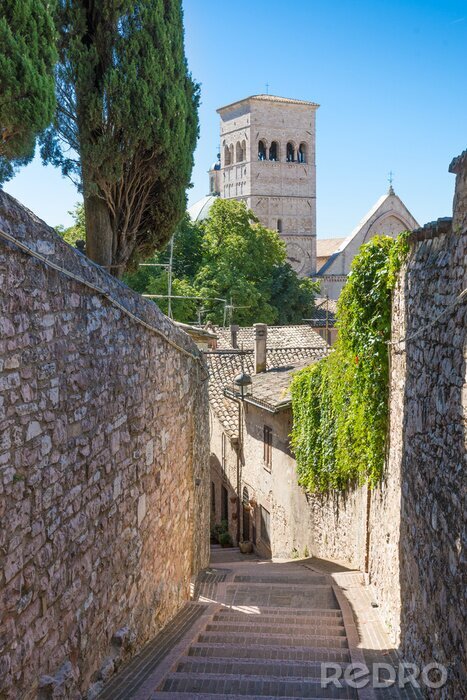 Bild Gasse mit Treppen und Turm