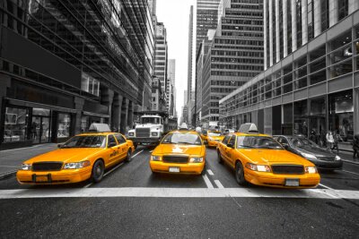 Gelbe Fahrzeuge auf Times Square