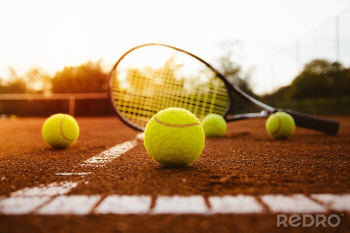Bild Gelbe Tennisbälle auf Court