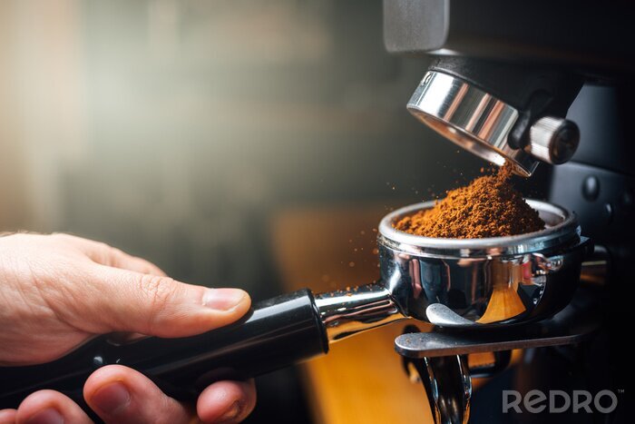 Bild Gemahlene Bohnen in der Kaffeemaschine