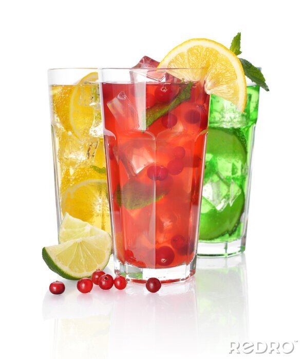 Bild Getränke in Gläsern auf weißem Hintergrund