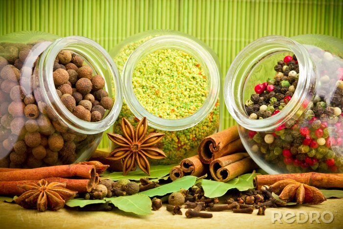 Bild Gewürze in Gläsern