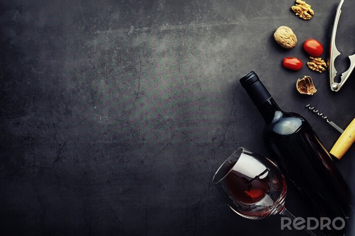 Bild Glas Wein Nüsse und Korkenzieher