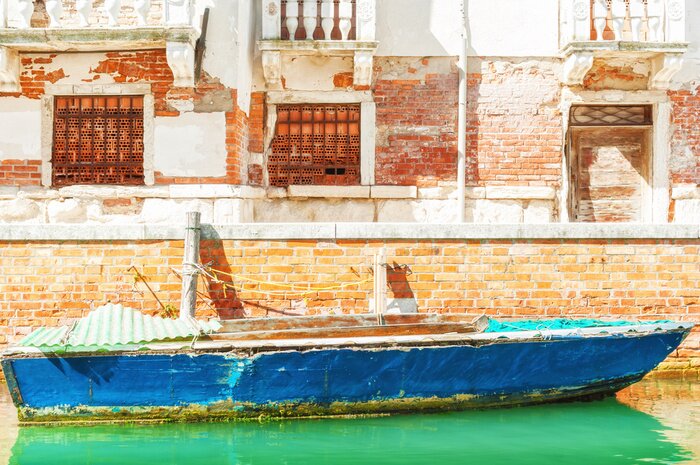 Bild Gondel auf türkisfarbenem wasser