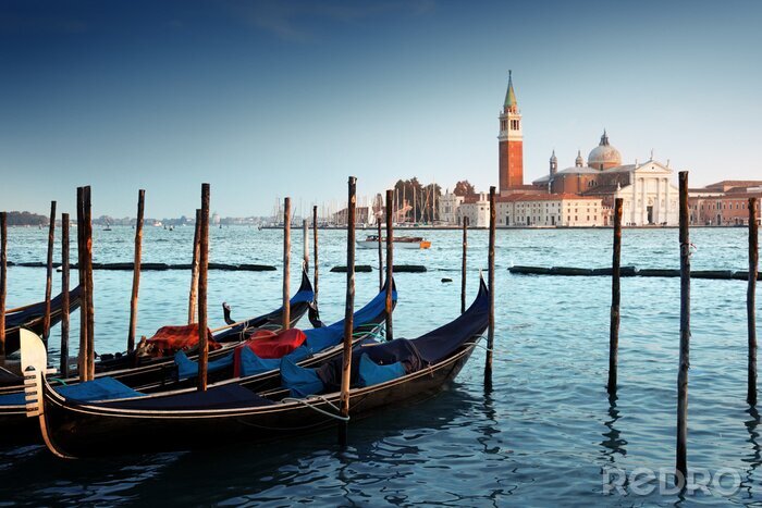 Bild Gondeln am Kanal vertäut