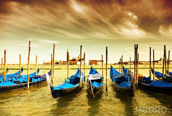 Bild Gondeln und Venedig Sehenswürdigkeiten im Hintergrund