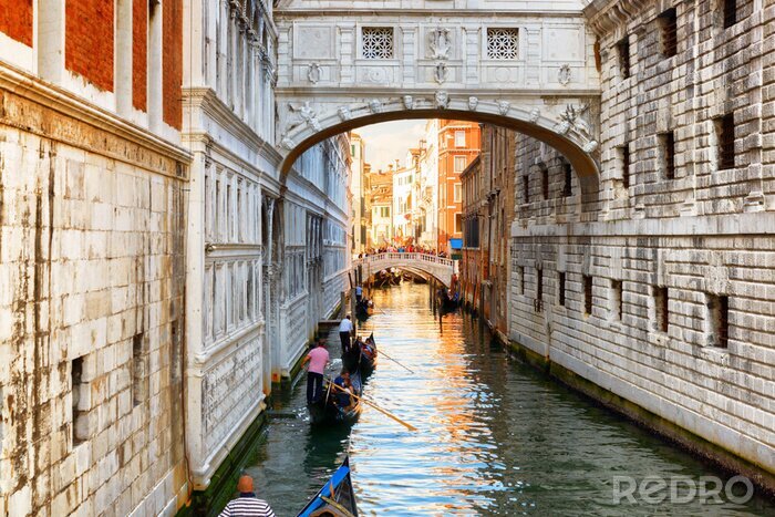 Bild Gondeln unter der Seufzerbrücke in Venedig