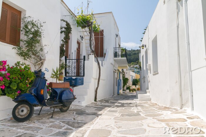 Bild Griechische Gasse mit blauem Motorroller