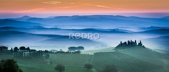 Bild Grüne Felder und Wiesen bei Sonnenuntergang in der Toskana