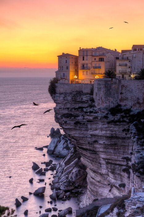 Bild Häuser auf einer Klippe in Korsika