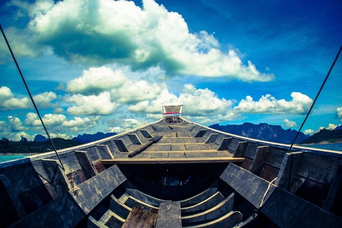 Bild Haufenwolken und Innere des Schiffes