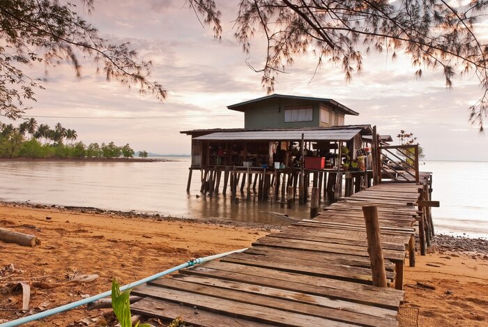 Bild Haus auf Pfählen am See