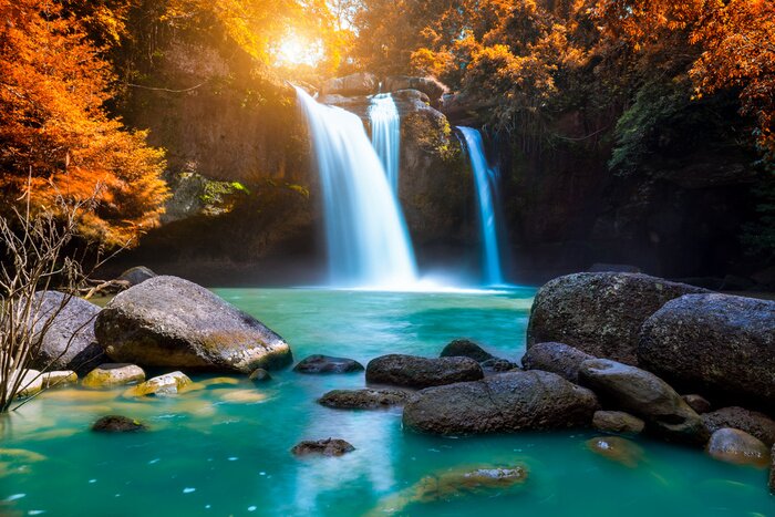 Bild Herbstliche Ansicht des Wasserfalls