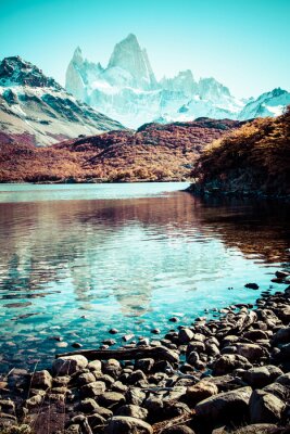 Herbstliche Berglandschaft in Patagonien