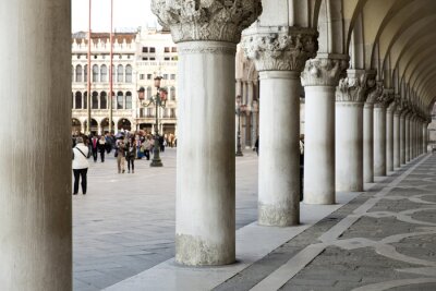 Historische Säulen in Venedig