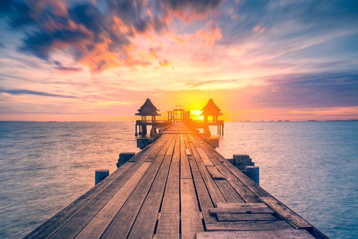 Bild Holzsteg in abendlichen Strahlen