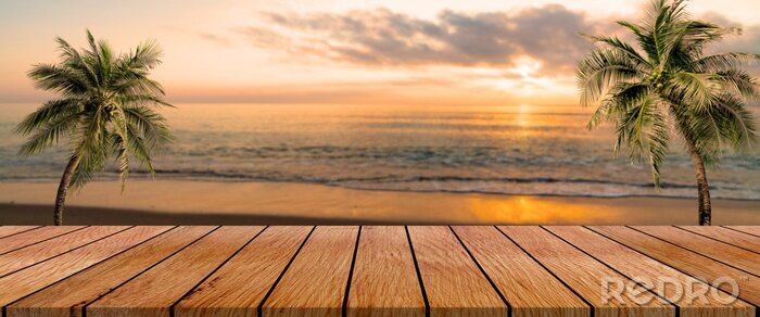 Bild Holzsteg mit Strand im Hintergrund