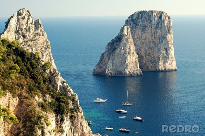 Bild Im Meer eingebettete Berge