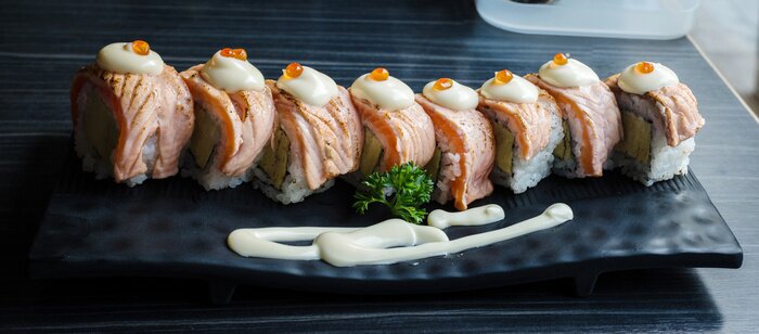 Bild In Lachs gewickeltes Sushi