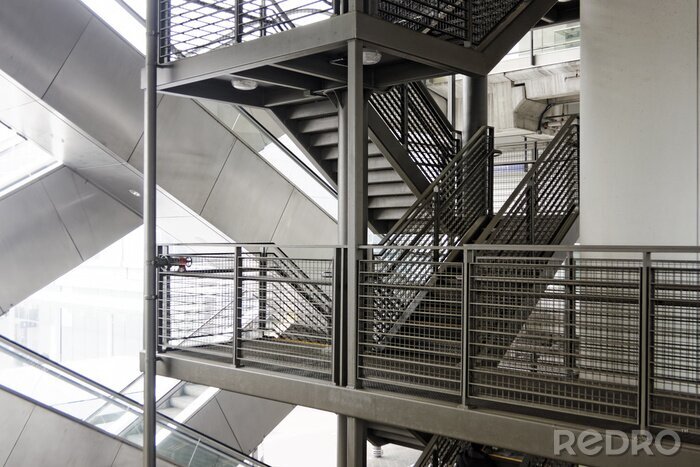 Bild Industrieraum mit Treppe