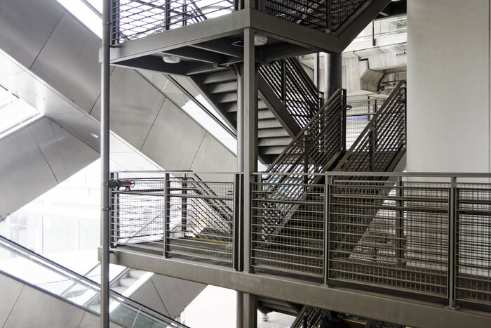 Bild Industrieraum mit Treppe