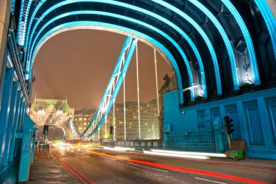 Innere von Tower Bridge bei Nacht