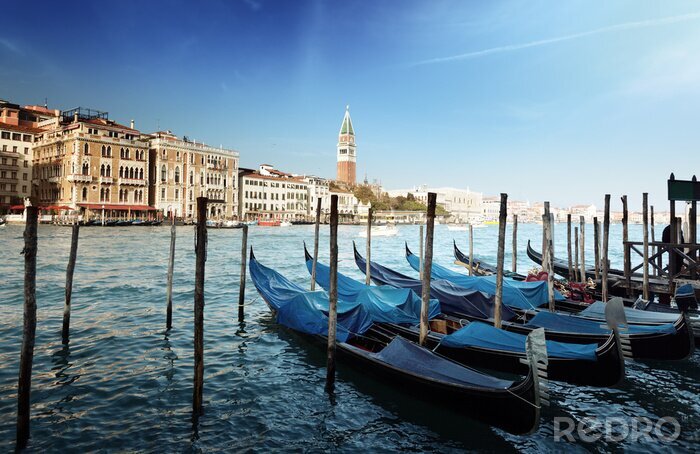 Bild Italienische Gondeln bei einem Zwischenstopp