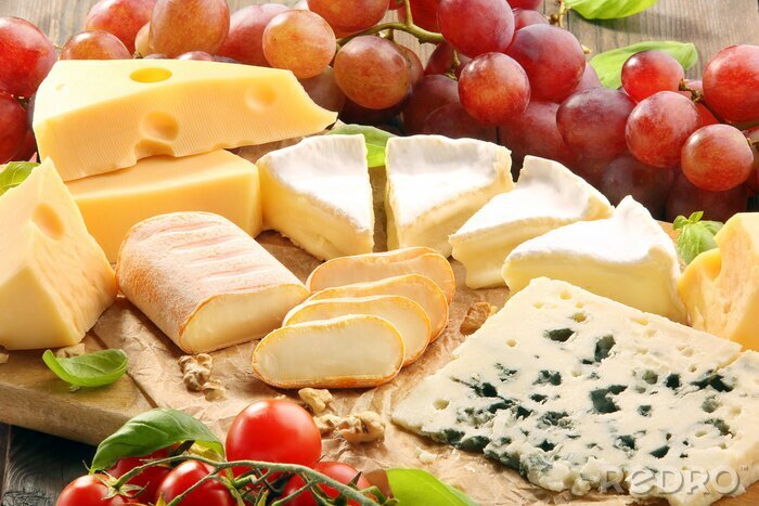 Bild Käse und Weintrauben auf Brett