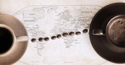 Kaffees in Tassen und Weltkarte