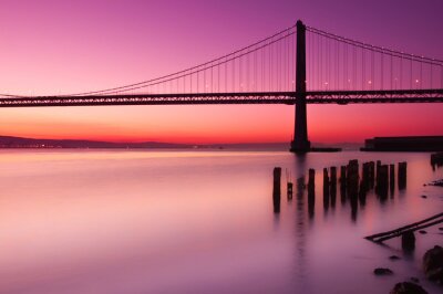 Kalifornien und Sonnenuntergang über Bay Bridge