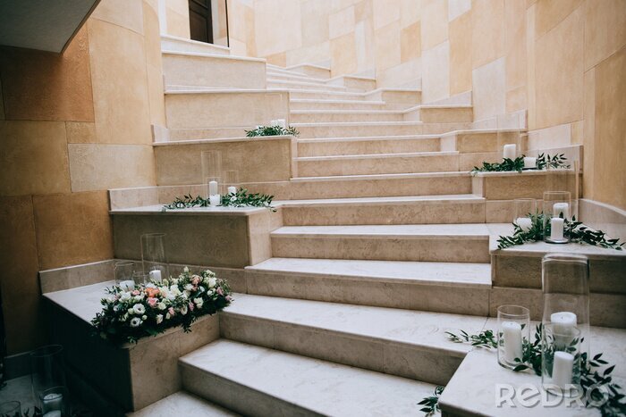 Bild Kerzen und Blumen auf den Stufen