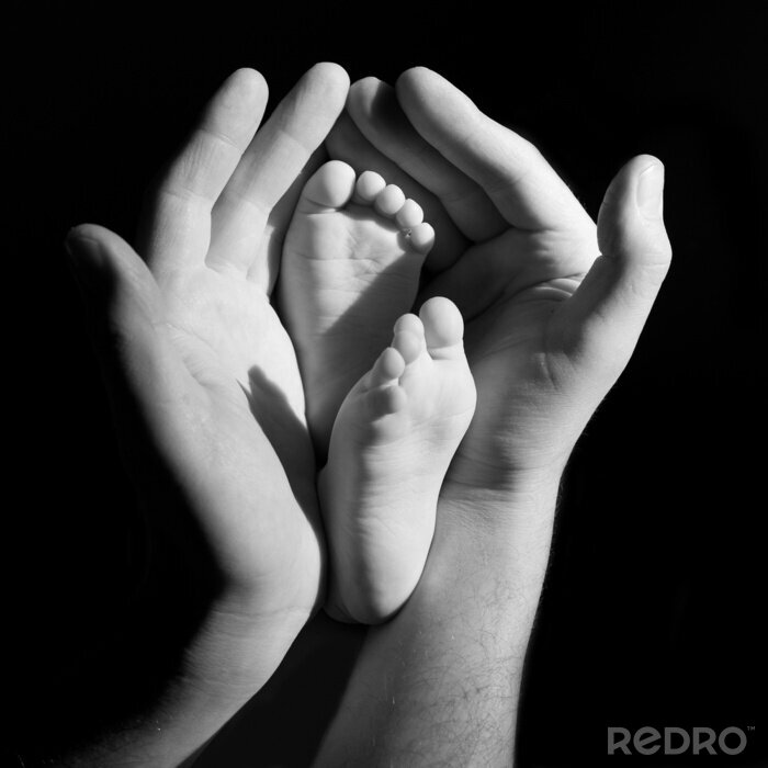 Bild Kleine Füßchen in Händen