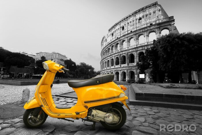 Bild Kolosseum Rom und gelber Roller