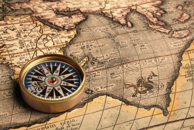 Bild Kompass und alte Karte