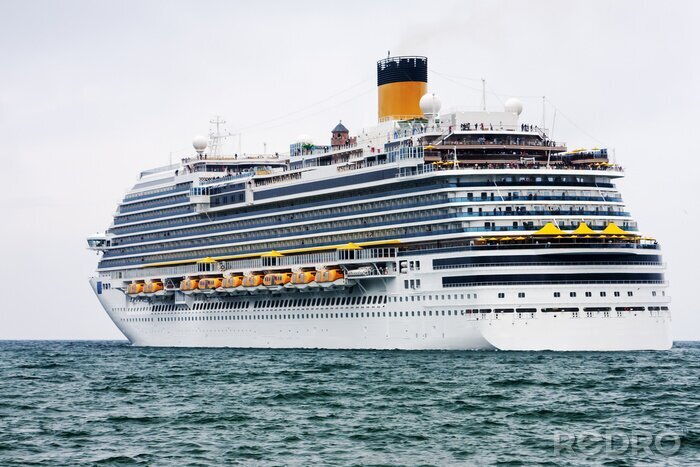 Bild Kreuzfahrtschiff mit Rettungsbooten