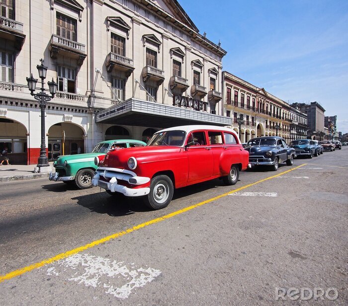 Bild Kuba mit bunten Autos