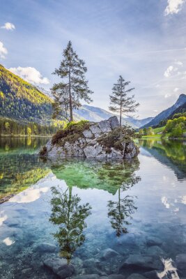 Lake Hintersee in Nationalpark Berchtesgadener Land