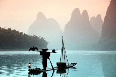 Landschaft Asien und Mann beim Fischen