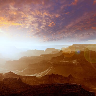 Landschaft des Grand Canyon bei Sonnenuntergang