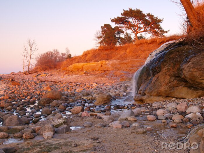 Bild Landschaft mit kleinem Wasserfall