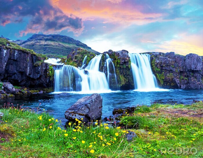 Bild Landschaft mit Wasserfall