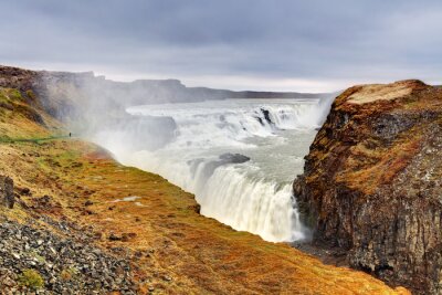 Bild Landschaft mit Wasserfall in Island