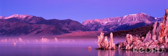 Bild Landschaft von Bergen in Violett