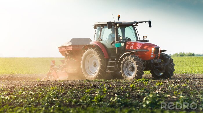 Bild Landwirtschaftliches Feld und Traktor