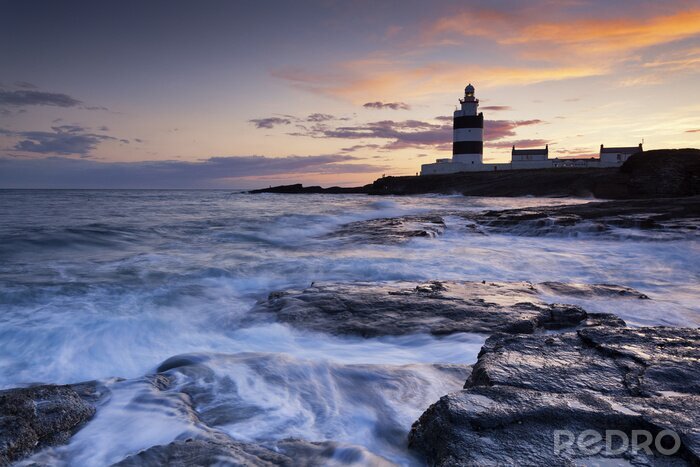 Bild Leuchtturm am felsigen Strand