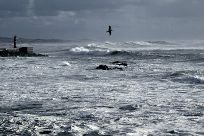 Leuchtturm am Meer im Winter