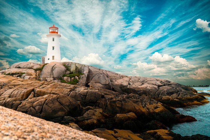 Bild Leuchtturm an der felsigen Küste