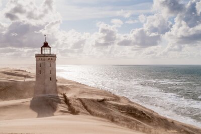 Bild Leuchtturm auf Sand stehend